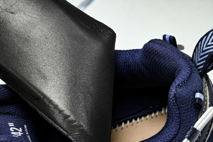 C/O​ SNEAKERS CO-042