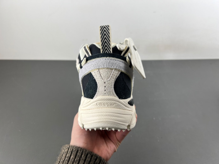 C/O​ SNEAKERS CO-051