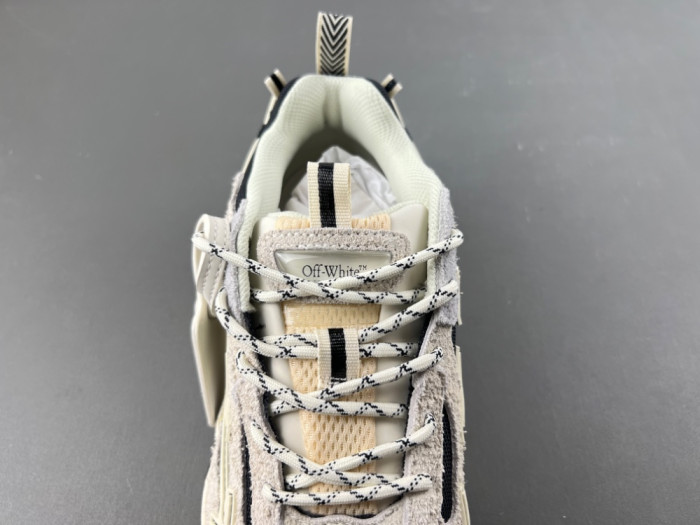 C/O​ SNEAKERS CO-051