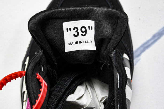 C/O​ SNEAKERS CO-040