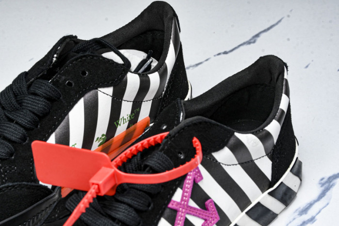 C/O​ SNEAKERS CO-040