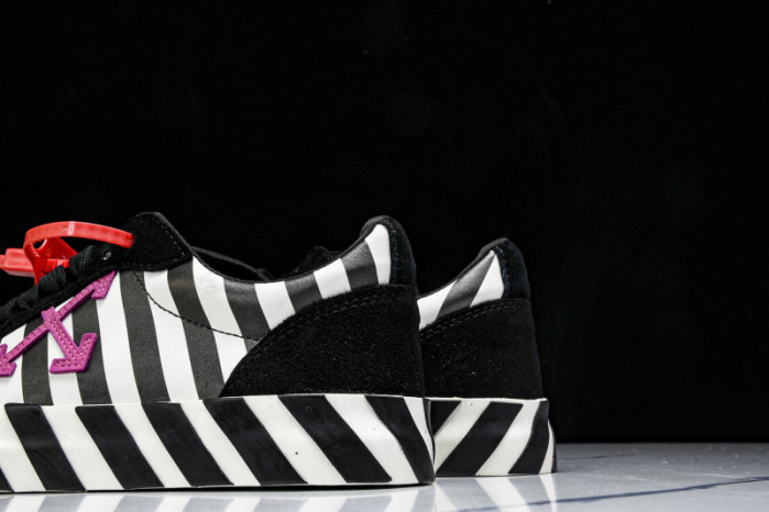 C/O​ SNEAKERS CO-040