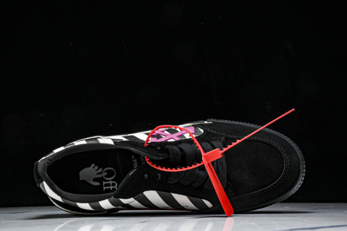 C/O​ SNEAKERS CO-040