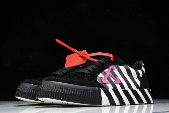 C/O​ SNEAKERS CO-040