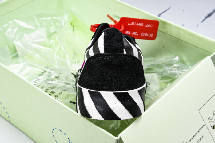 C/O​ SNEAKERS CO-040