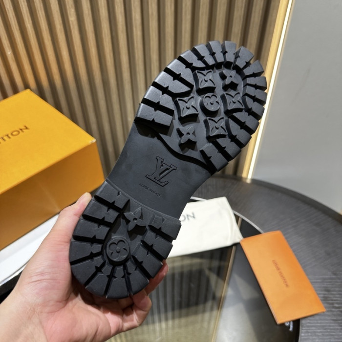 L**V**T* BOOTS LVTBS-038