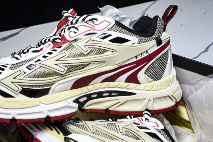 C/O​ SNEAKERS CO-039