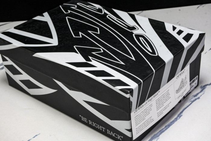 C/O​ SNEAKERS CO-039