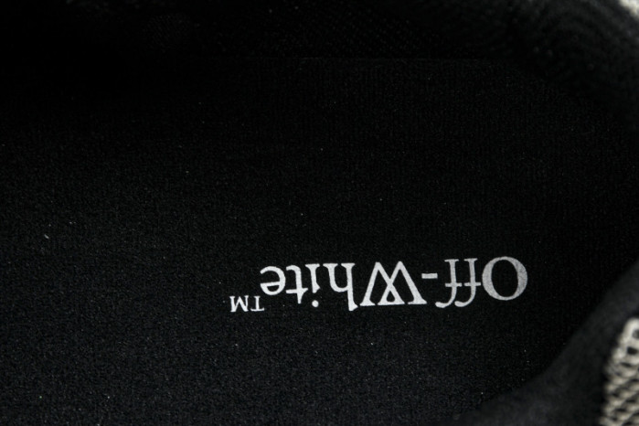 C/O​ SNEAKERS CO-039