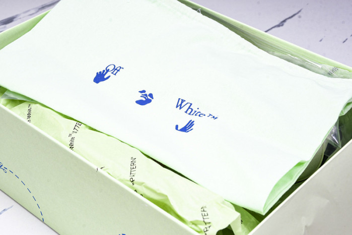 C/O​ SNEAKERS CO-037