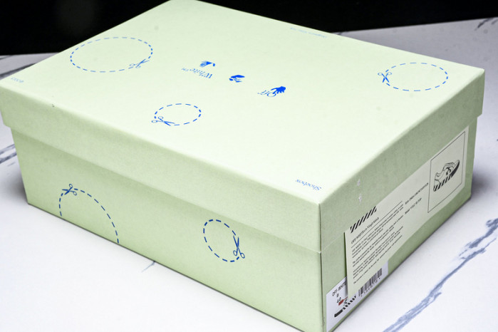 C/O​ SNEAKERS CO-037