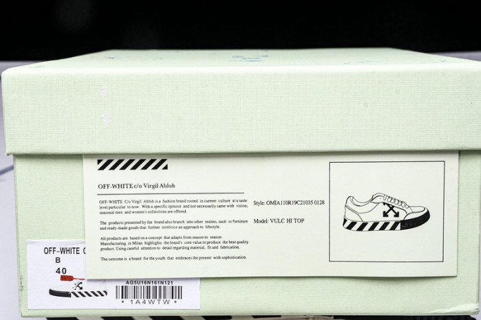 C/O​ SNEAKERS CO-037