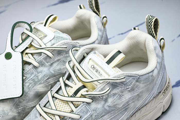 C/O​ SNEAKERS CO-074
