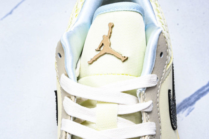 Air Jordan 1 Low HQ3440-101