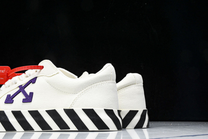 C/O​ SNEAKERS CO-035