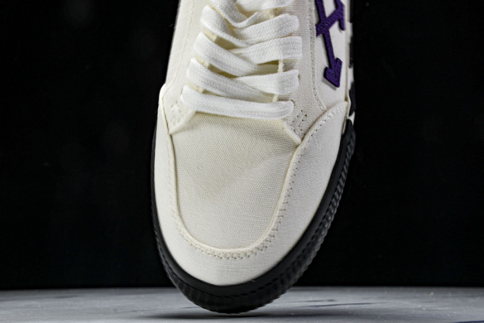 C/O​ SNEAKERS CO-035