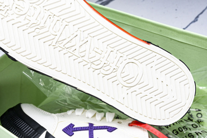 C/O​ SNEAKERS CO-035