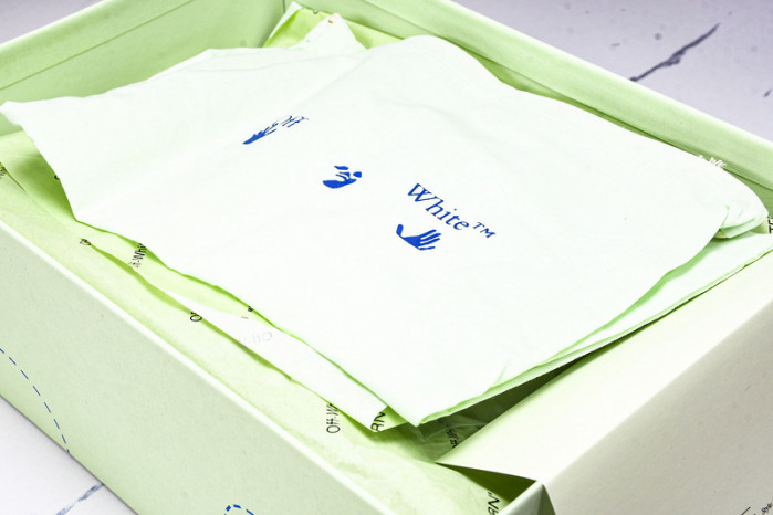 C/O​ SNEAKERS CO-035