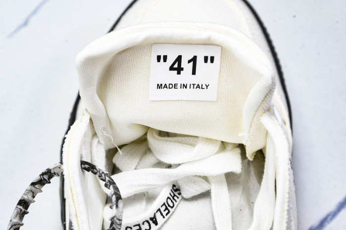 C/O​ SNEAKERS CO-034