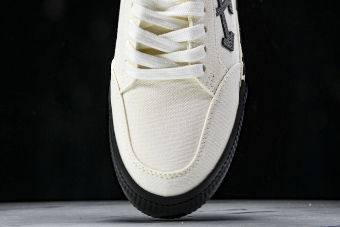 C/O​ SNEAKERS CO-034