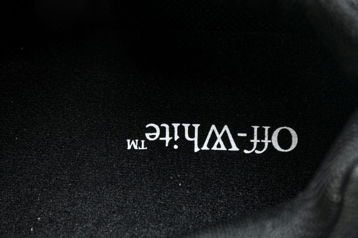 C/O​ SNEAKERS CO-033