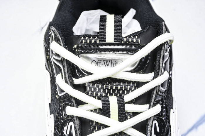 C/O​ SNEAKERS CO-033