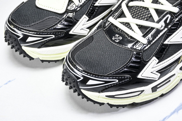 C/O​ SNEAKERS CO-033