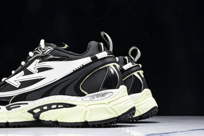 C/O​ SNEAKERS CO-033