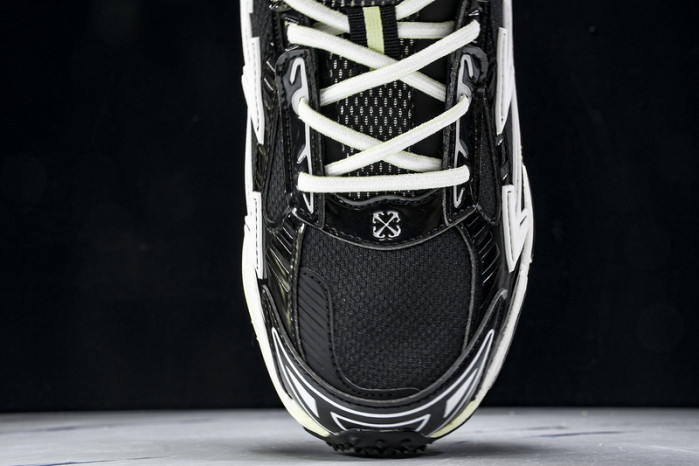 C/O​ SNEAKERS CO-033