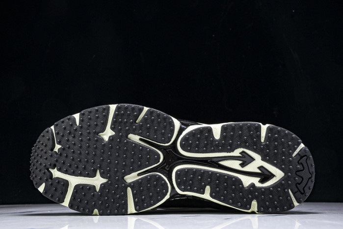 C/O​ SNEAKERS CO-033