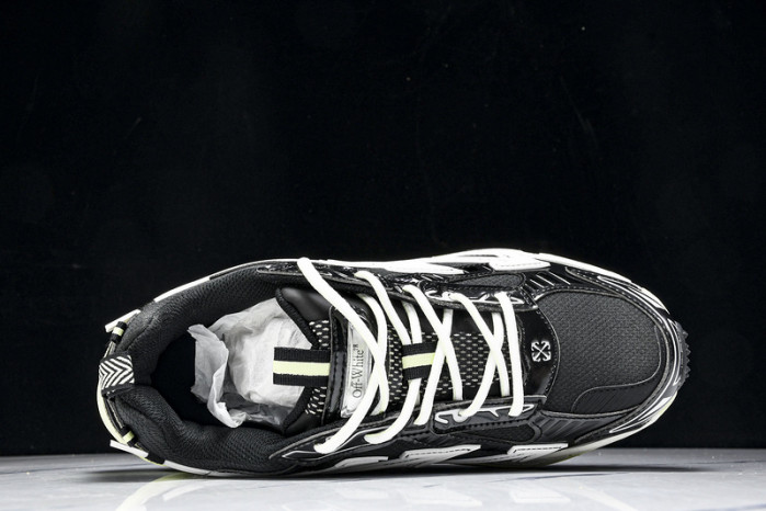 C/O​ SNEAKERS CO-033