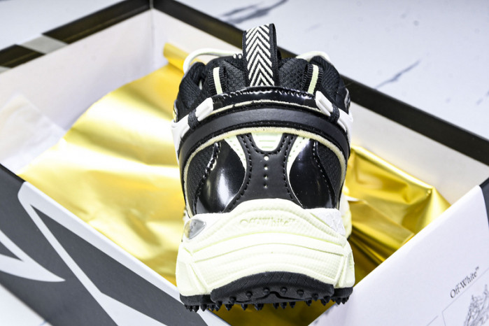 C/O​ SNEAKERS CO-033