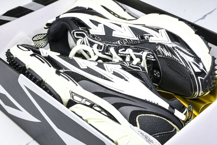 C/O​ SNEAKERS CO-033