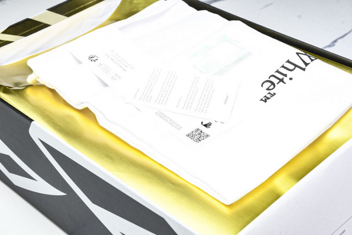 C/O​ SNEAKERS CO-033