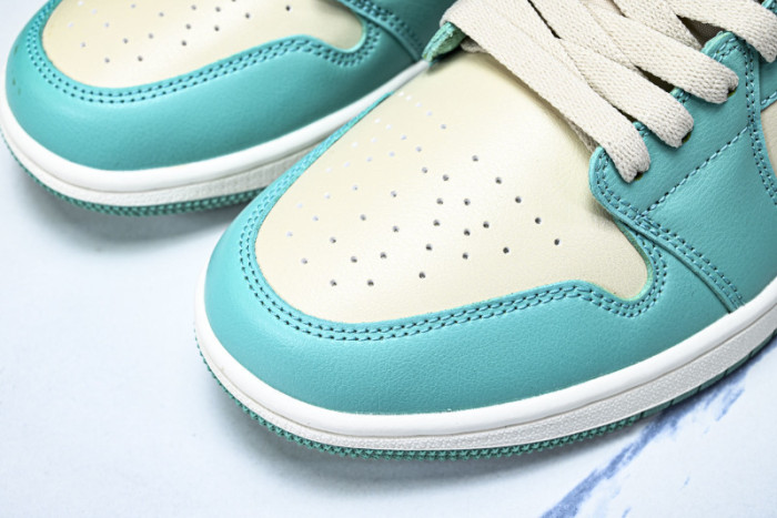 Air Jordan 1 Low DC0774-131