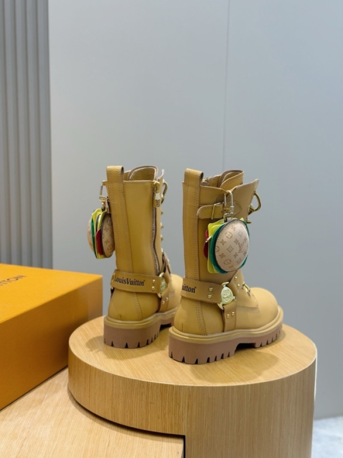 L**V**T* BOOTS LVTBS-050