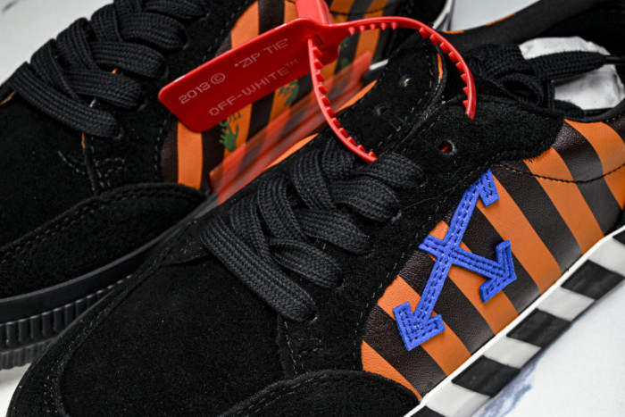 C/O​ SNEAKERS CO-041