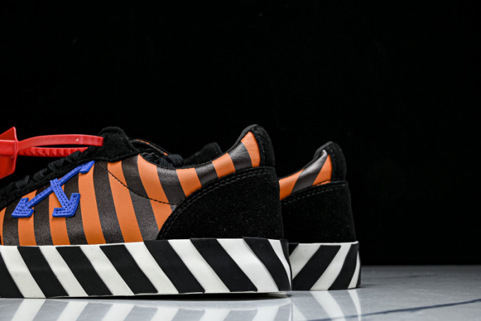 C/O​ SNEAKERS CO-041