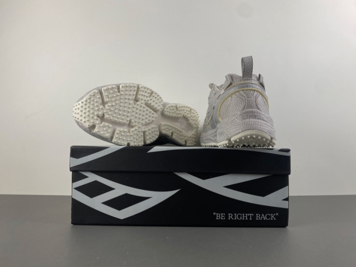 C/O​ SNEAKERS CO-044