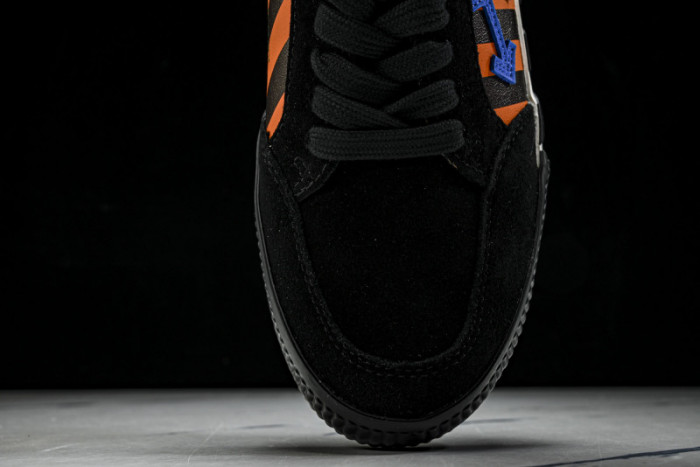 C/O​ SNEAKERS CO-041