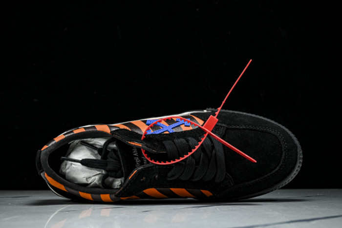 C/O​ SNEAKERS CO-041