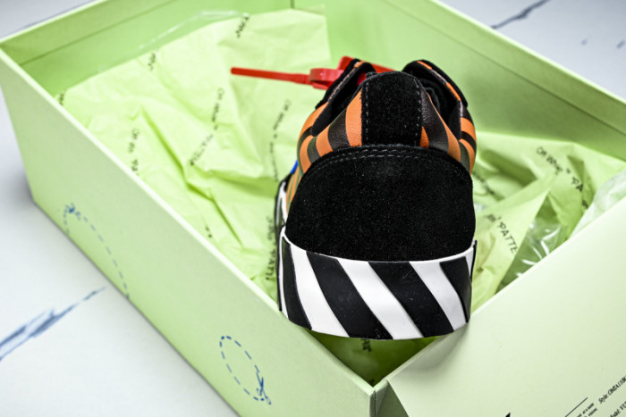 C/O​ SNEAKERS CO-041