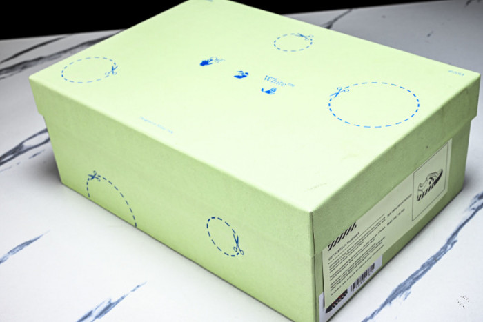 C/O​ SNEAKERS CO-041