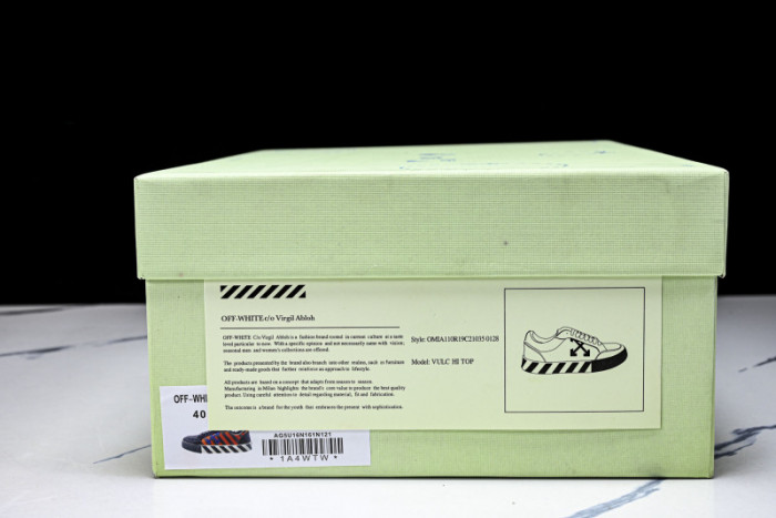 C/O​ SNEAKERS CO-041