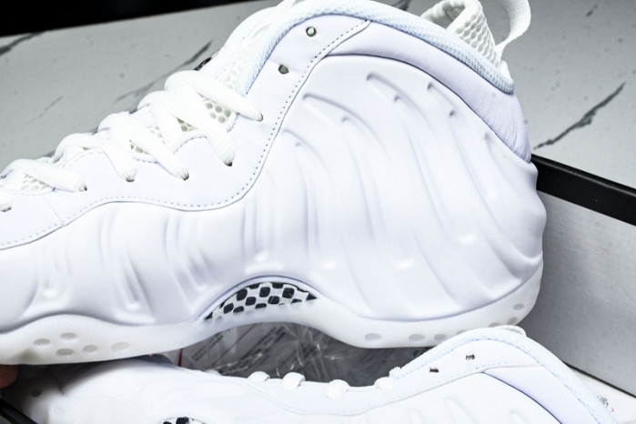 Nike Air Foamposite One “Triple White” HJ5195-100