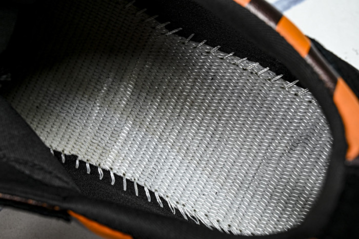 C/O​ SNEAKERS CO-041