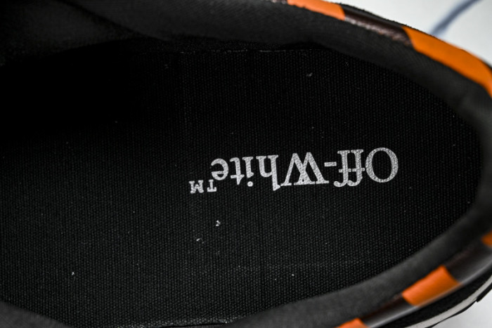 C/O​ SNEAKERS CO-041