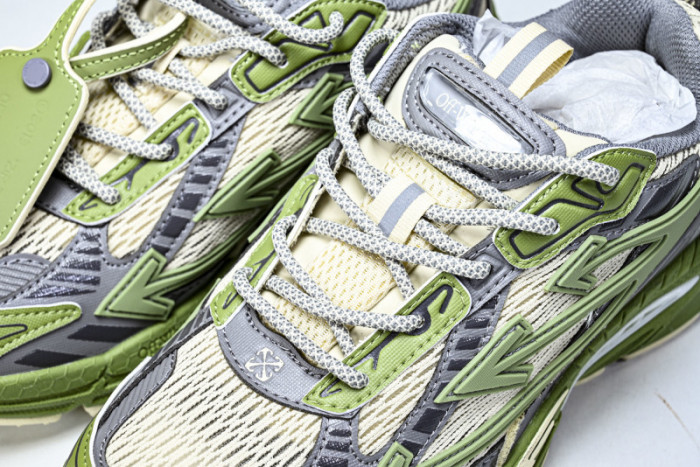 C/O​ SNEAKERS CO-045