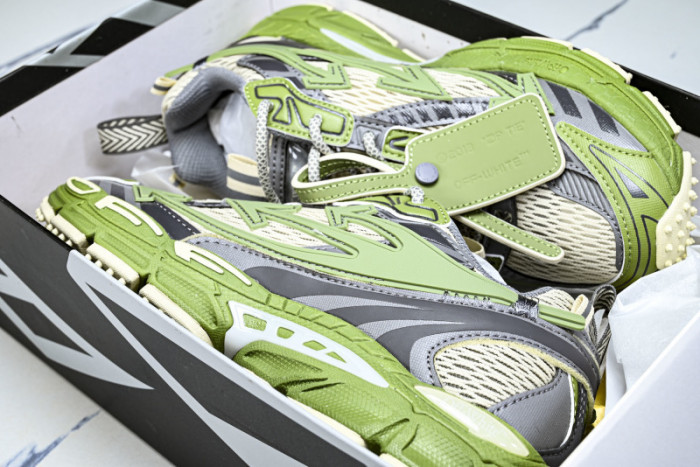 C/O​ SNEAKERS CO-045