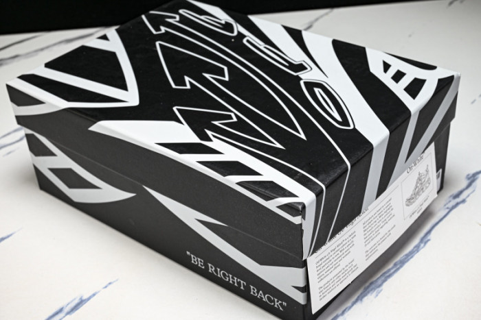 C/O​ SNEAKERS CO-045